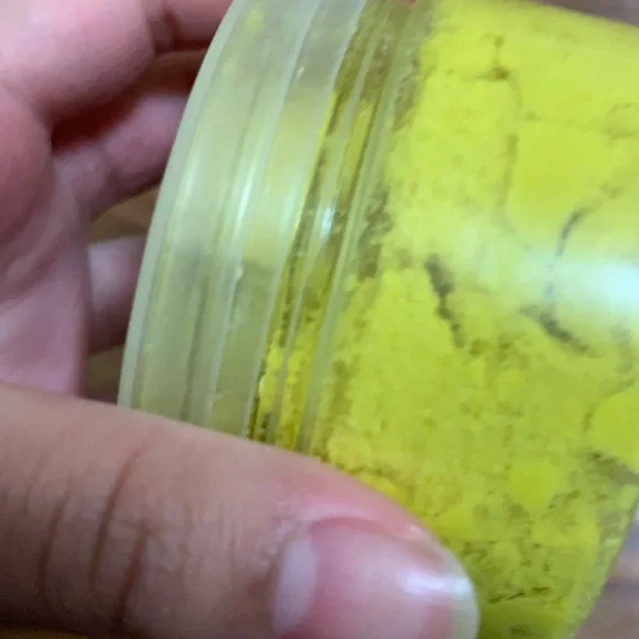 I’m selling a sugar rush cloud sand,it has a scent of birthday cake - Picture 2 of 3